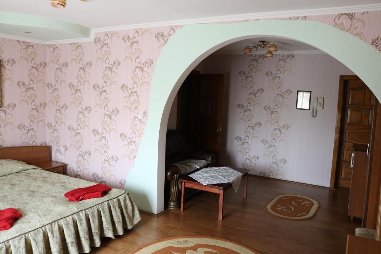 Готель ***Феєрія Tyachiv Bagian luar foto